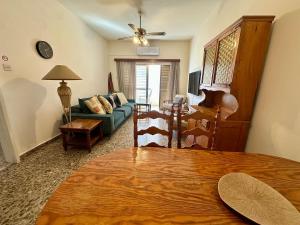 2 bedroom flat by the sea