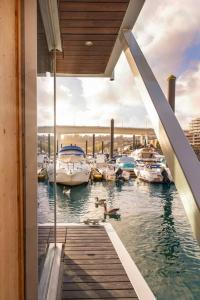 SLEEPBOAT- Modern Houseboat in Porto