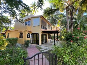 Condo 1bdr 1bth with garden