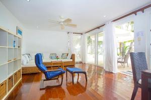 Right along the shoreline !