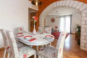 Apartment Mariniva - Kastel Sucurac