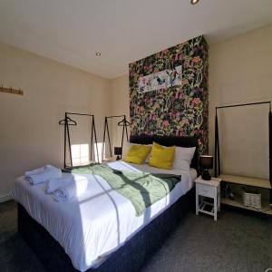 Apt - Sleeps 5 6 - Parking - Train Station Close