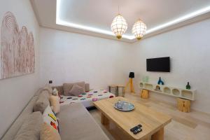 Gueliz Central 2BR Apartment with Pool and Parking