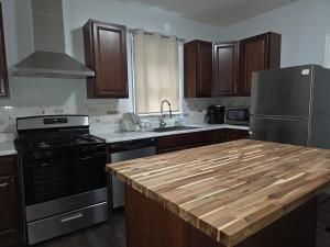 3 BR Townhouse Close to the Falls