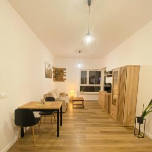 METRO TARGÓWEK NOWE APARTAMENTY - taras, ogród