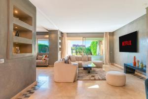 Luxury Villa Private Pool & Golf View 7 min to center