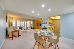 Pool Access and Lanai! Welaka Condo on St Johns