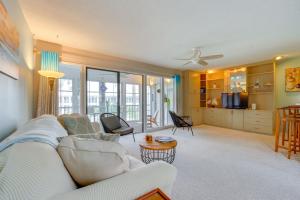 Pool Access and Lanai! Welaka Condo on St Johns