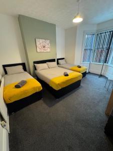 5 Min Drive To City Centre 3 Bedrooms Free Parking