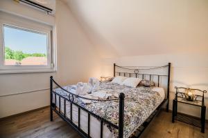 Holiday Home Tinkara with IR Sauna