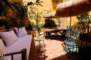 Elegant 3BR TownHouse w En-Suite Baths – Mouraria | By Airnest