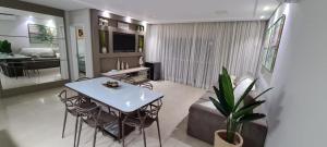 Apartamento de alto padrão frente para o mar