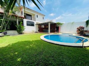 Bonita y amplia casa