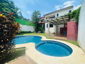 Bonita y amplia casa