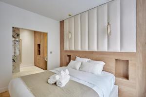Apartment Centre de Paris by Studio prestige