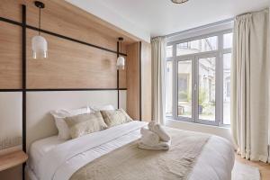 Apartment Centre de Paris by Studio prestige