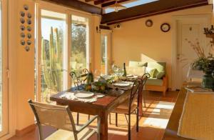 Villa la Peleca by Nicola Real Estate