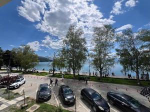 Blue Lake Apartment Premium Lakeview
