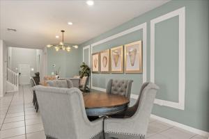 Cozy 8BD Stay - Heated Pool, Games & Minutes to Disney