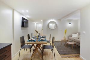 Apartment center of Paris by Studio prestige