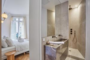 Apartment Opera Vendome by Studio Prestige