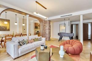 Exceptional 3 bedrooms Apartment Heart of Paris By Studio Prestige