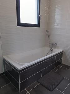 Maison aux portes de Genève et jacuzzi