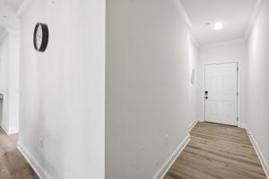 Stylish 2BR2BA Stay Open Layout