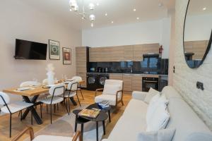 Apartment Center of Paris by Studio prestige