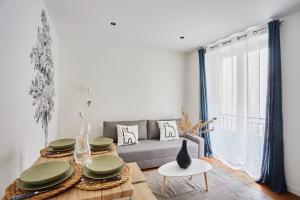 Apartment Louvre Museum by Studio prestige