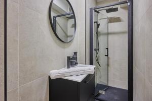 Apartment Louvre Museum by Studio prestige