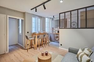 Apartment Louvre Museum by Studio prestige