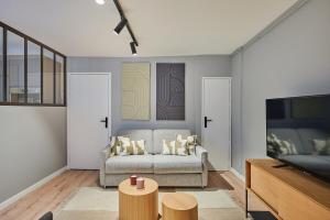 Apartment Louvre Museum by Studio prestige