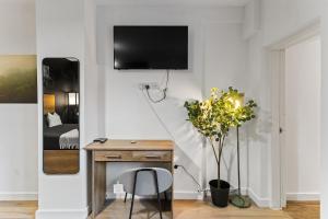 Lovely Central Apartment - 4