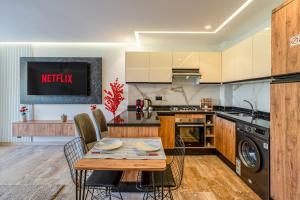 Modern 1BR , Balcony & WiFi & 2min Eden