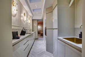 Apartment 3 bedrooms Center of Paris by Studio Prestige