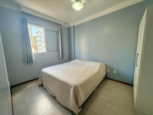 Apto amplo com 3 quartos na Quadra Mar em MEIA PRAIA