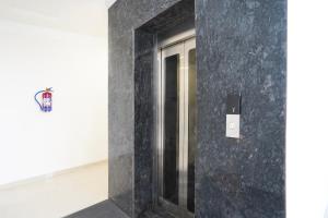 Hotel O Noida Sky Suites Sector 44 Near botanical metro