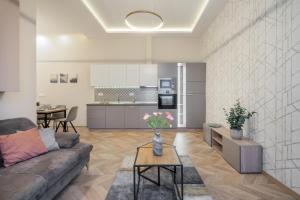 3 bedrooms apartment in the heart of the centre free parking upon reservation