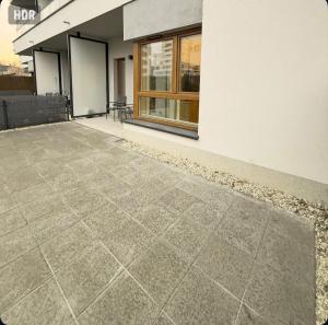 METRO TARGÓWEK NOWE APARTAMENTY - taras, ogród