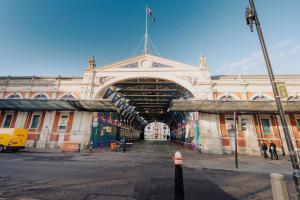 Central & Stylish with Pool & Gym Barbican Accomodation