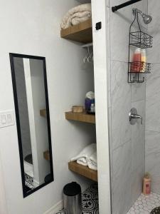 Perfect Location!include Tampa Private Suite