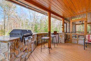 1 Mi to Lake Tillery: Outdoor Retreat w Hot Tub!