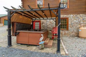 1 Mi to Lake Tillery: Outdoor Retreat w Hot Tub!
