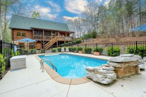 1 Mi to Lake Tillery: Outdoor Retreat w Hot Tub!
