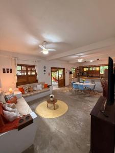 Falésia House Cumuruxatiba - pé na areia