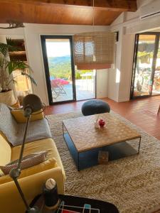 Mazet vue collines et mer au calme dans le domaine de valcros