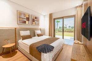 Spacious 2BR , Pool & Garden , Golf View , Fast WiFi