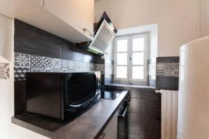 La Maison du soleil L Aulhere 3 étoiles ,Maison familiale 6-7 personnes, Grand Jacuzzi 6 p