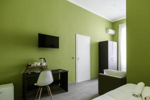 Holiday Naples Art Rooms